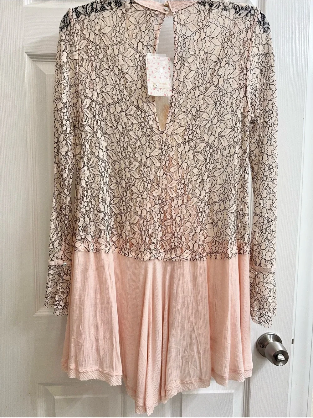 🌸Free People Pearl Lace Overlay Top in Soft Blush 🌸